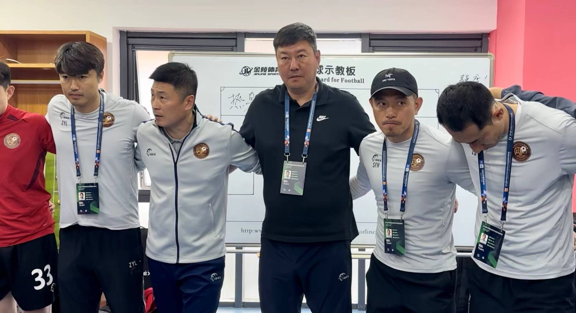 爱尔兰队奋勇争先，冲顶晋级榜首目标